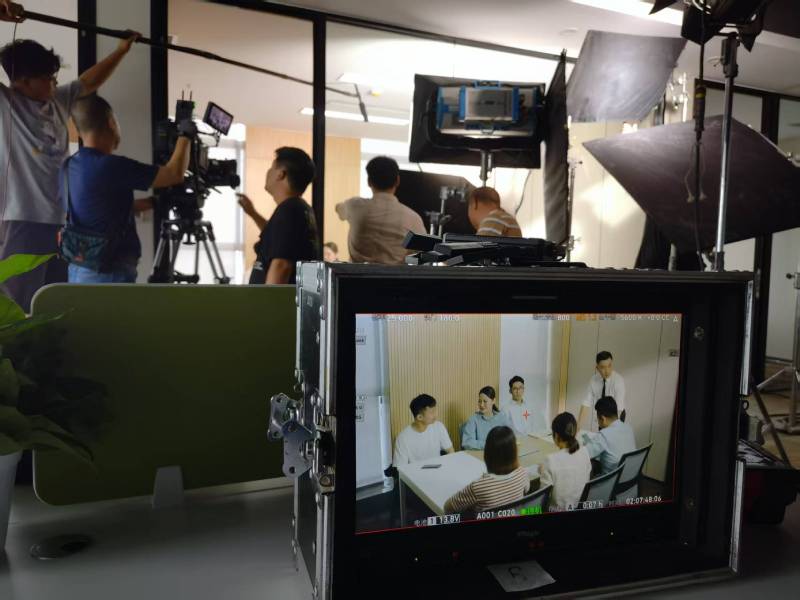 犍为县TVC拍摄公司：科技产品视觉化大师，诠释未来感与功能美学